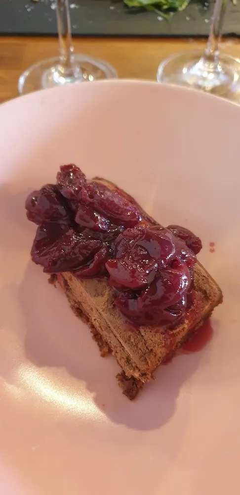 Entremet Au Chocolat Avec Une Comptée de Cerises Au Piment d'Espelette